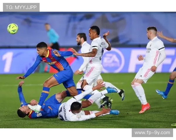 揭秘足球巨星背后的专属战靴与定制用球如何影响巅峰赛场表现